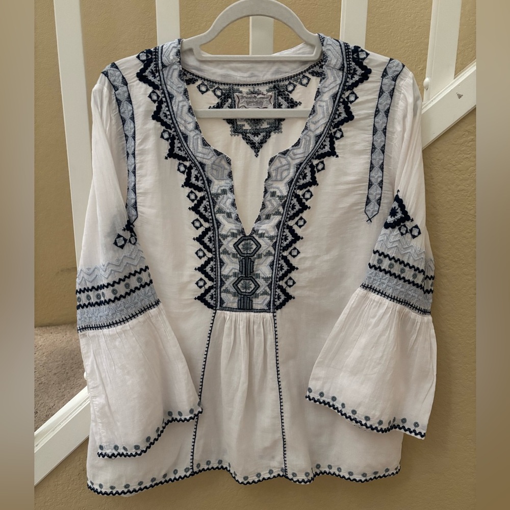 Johnny Was Workshop White Tunic with Navy Embroidery 100% cotton